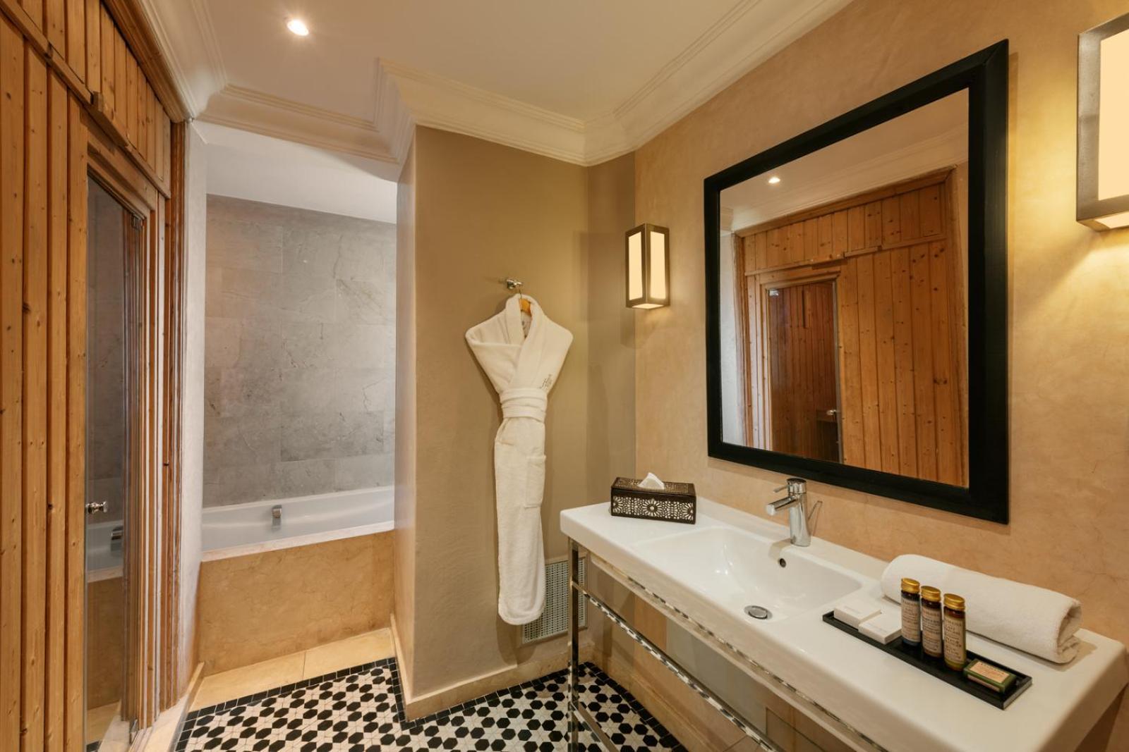 Hivernage Hotel & Spa Marrakesz Zewnętrze zdjęcie A bathroom at the hotel